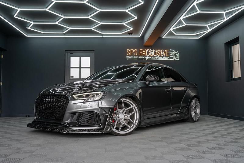 Grijs Occasion 2021 Audi RS3 Exclusive Sedan | € 65.900 (Duur) - Afbeelding 1/4
