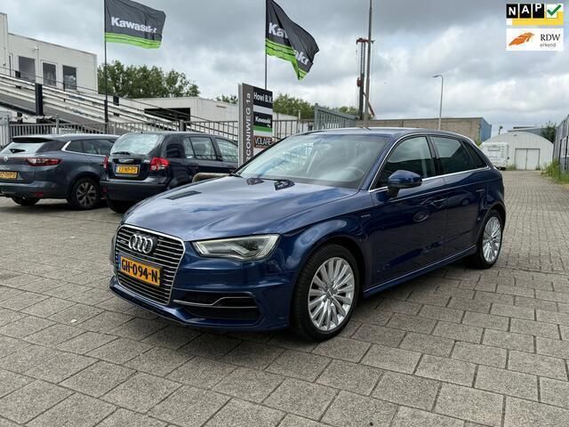 Blauw Gebruikt 2015 Audi A3 Sportback Attraction Hatchback | € 10.749 (Goede deal) - Afbeelding 1/4