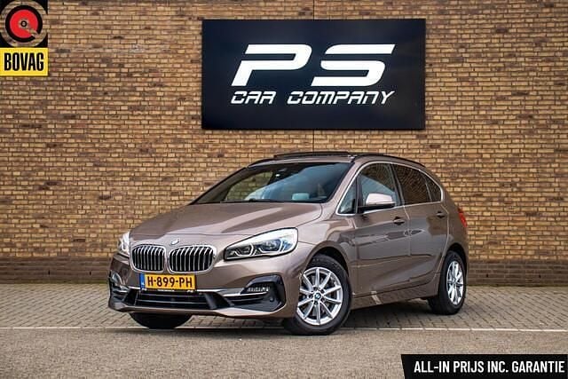 Bruin Gebruikt 2018 BMW 220 Executive Stationwagen | € 16.950 (Goede deal) - Afbeelding 1/4