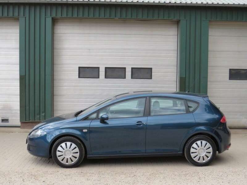 Blauw, metallic lak Gebruikt 2006 Seat Leon Reference Hatchback | € 2.950 (Eerlijke prijs) - Afbeelding 1/4