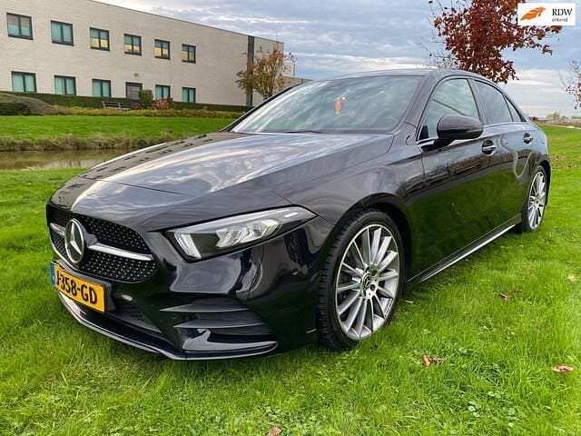 Zwart Gebruikt 2019 Mercedes A180 Business Sedan | € 16.495 (Super prijs) - Afbeelding 1/4