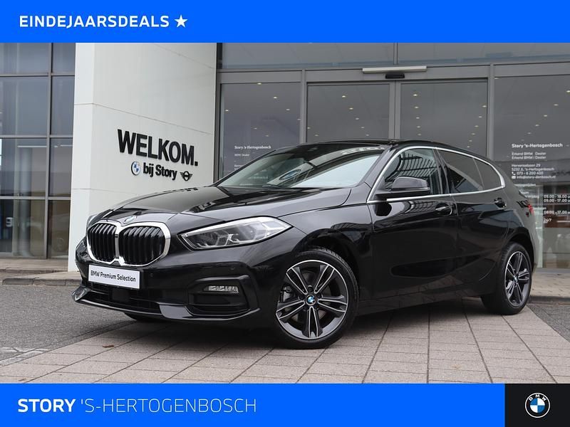 Zwart Gebruikt 2023 BMW 118 Sport Line Hatchback | € 24.450 (Eerlijke prijs) - Afbeelding 1/4