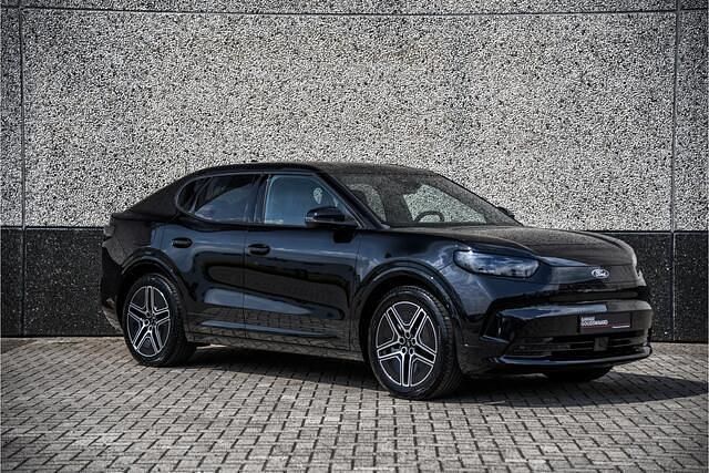 Zwart Nieuw 2025 Ford Capri Extended Range SUV | € 54.950 - Afbeelding 1/4