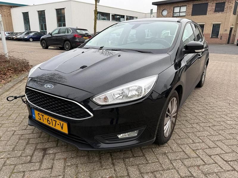 Zwart (metallic) Occasion 2018 Ford Focus Stationwagen | € 2.750 (Super prijs) - Afbeelding 1/4