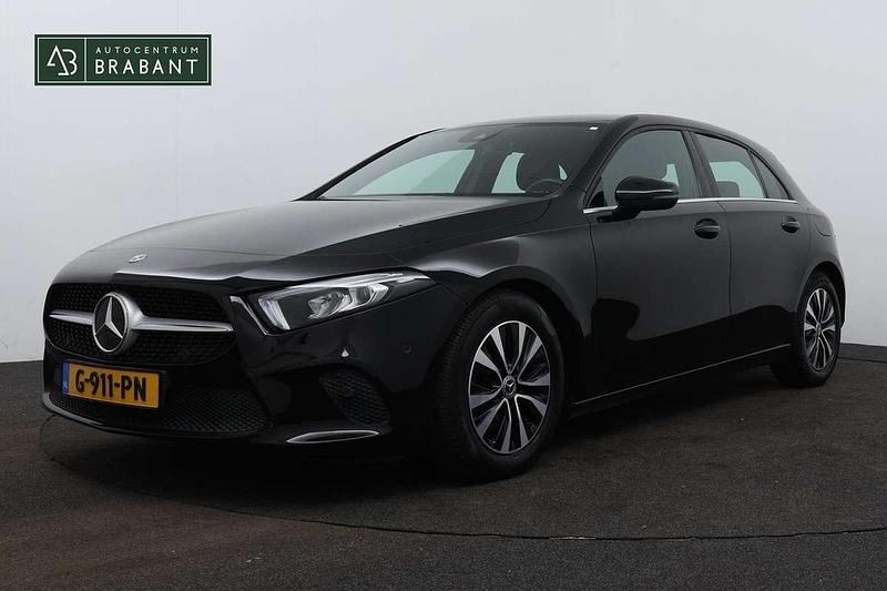 Zwart Gebruikt 2019 Mercedes A180 Business Hatchback | € 20.845 (Super prijs) - Afbeelding 1/4