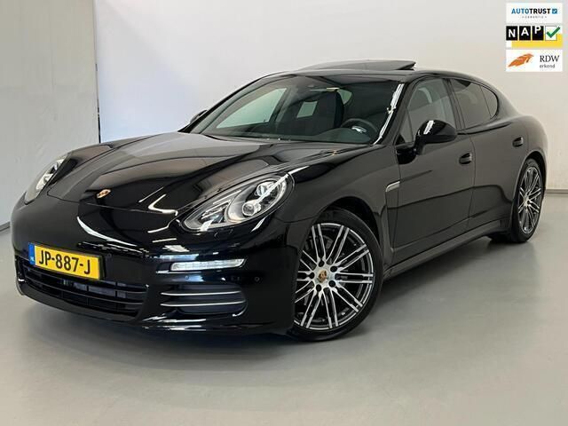 Zwart, metallic lak Gebruikt 2016 Porsche Panamera Sedan | € 48.750 - Afbeelding 1/4
