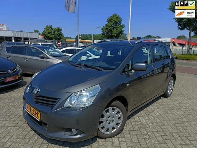 Grijs Gebruikt 2011 Toyota Verso MPV | € 9.950 (Eerlijke prijs) - Afbeelding 1/4