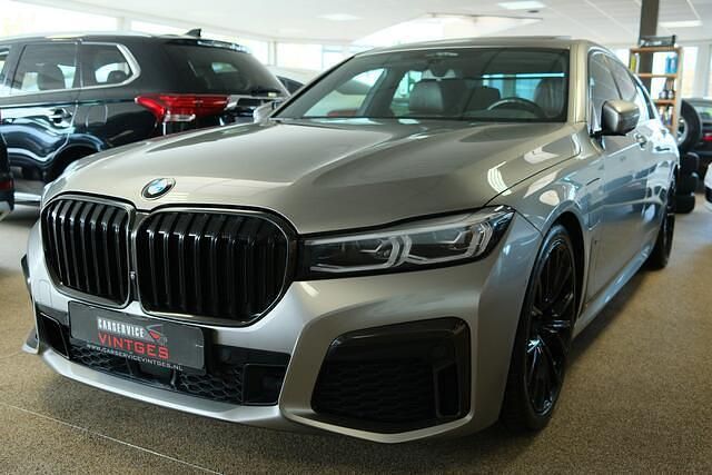 Grijs (metallic) Gebruikt 2019 BMW 745e Executive Sedan | € 43.950 (Eerlijke prijs) - Afbeelding 1/4