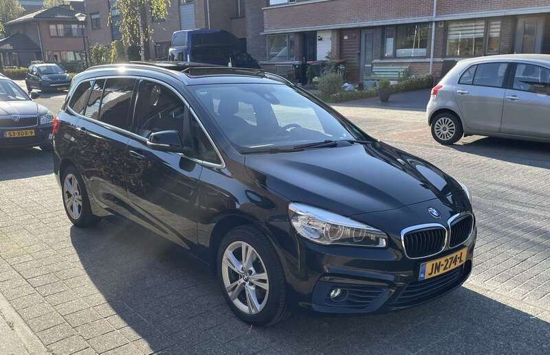 Zwart Gebruikt 2016 BMW 218 Stationwagen | € 13.500 (Iets duurder) - Afbeelding 1/4