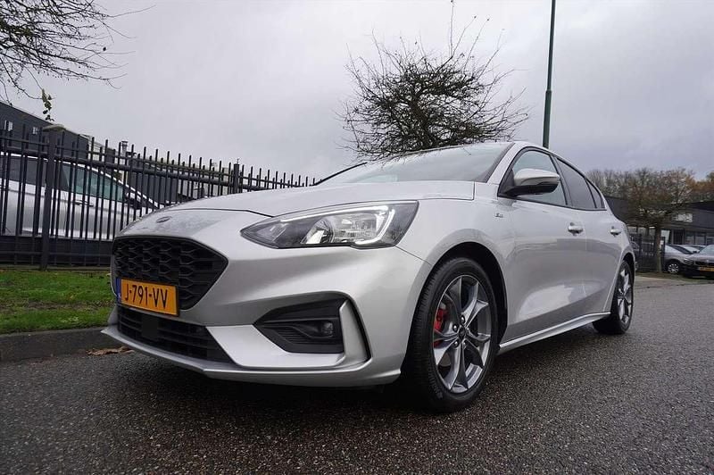 Grijs Occasion 2020 Ford Focus Business Edition Hatchback | € 18.945 (Goede deal) - Afbeelding 1/4