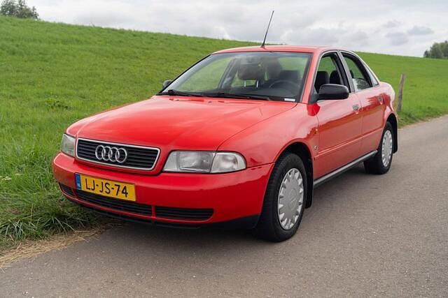 Rood Gebruikt 1995 Audi A4 Design Sedan | € 1.950 - Afbeelding 1/4