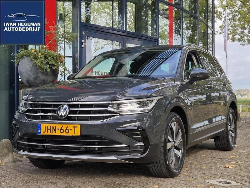 Grijs Gebruikt 2022 VW Tiguan SUV | € 33.890 (Super prijs) - Afbeelding 1/3