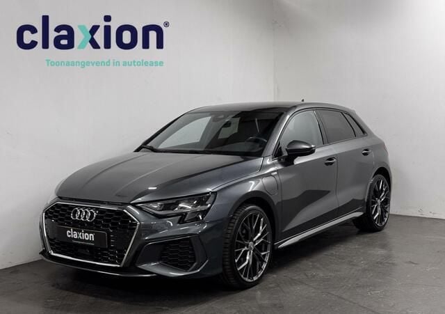 Grijs Gebruikt 2022 Audi A3 Sportback Advanced Hatchback | € 26.750 (Super prijs) - Afbeelding 1/4