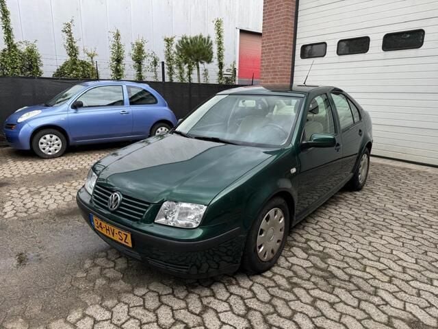 Groen Gebruikt 2002 VW Bora Sedan | € 2.350 (Eerlijke prijs) - Afbeelding 1/4