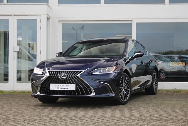 Blauw Gebruikt 2023 Lexus ES300H Luxury Line Sedan | € 43.440 - Afbeelding 1/4