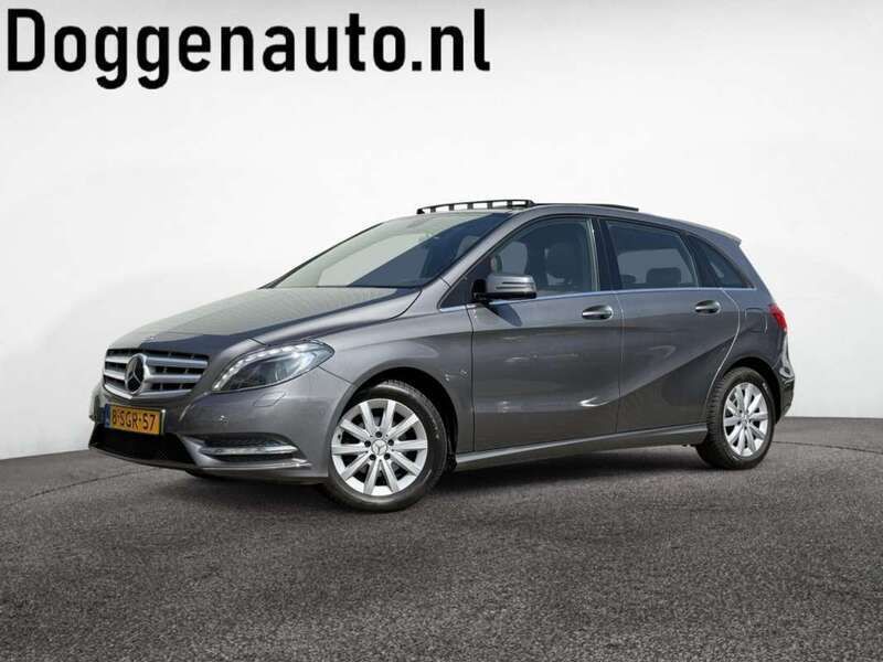 Grijs, metallic lak Gebruikt 2013 Mercedes B180 Prestige MPV | € 12.445 (Eerlijke prijs) - Afbeelding 1/4