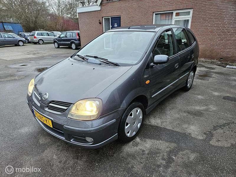 Grijs Gebruikt 2003 Nissan Almera Tino Acenta MPV | € 1.250 (Eerlijke prijs) - Afbeelding 1/4