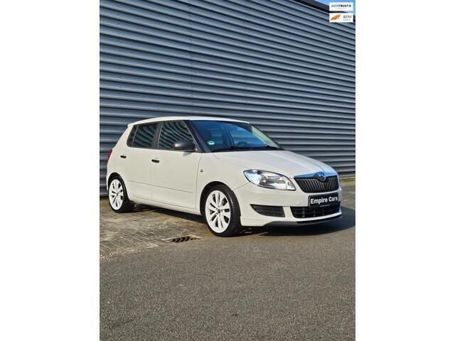Wit Occasion 2014 Skoda Fabia Drive Hatchback | € 5.450 (Super prijs) - Afbeelding 1/4