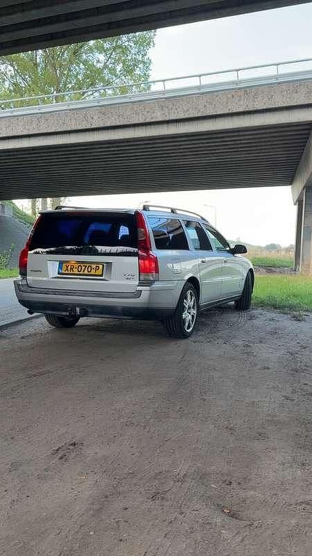 Grijs Occasion 2002 Volvo V70 Comfort Stationwagen | € 2.399 (Eerlijke prijs) - Afbeelding 1/4