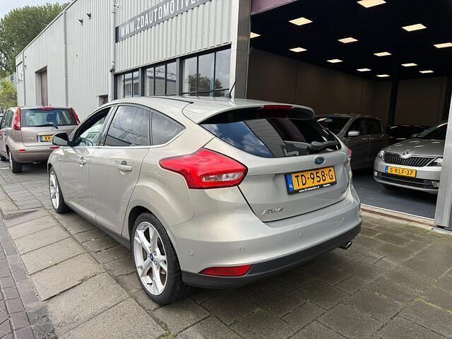 Grijs Gebruikt 2014 Ford Focus Titanium Hatchback | € 8.250 (Eerlijke prijs) - Afbeelding 1/3