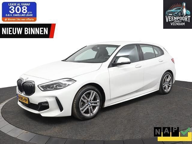 Wit Gebruikt 2022 BMW 118 M Sport Hatchback | € 22.995 (Iets duurder) - Afbeelding 1/4