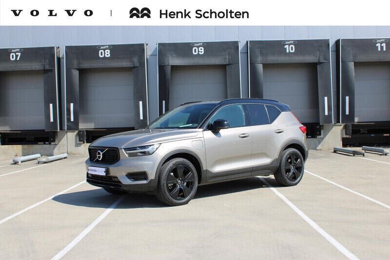 Grijs Gebruikt 2022 Volvo XC40 R-Design SUV | € 44.950 - Afbeelding 1/4