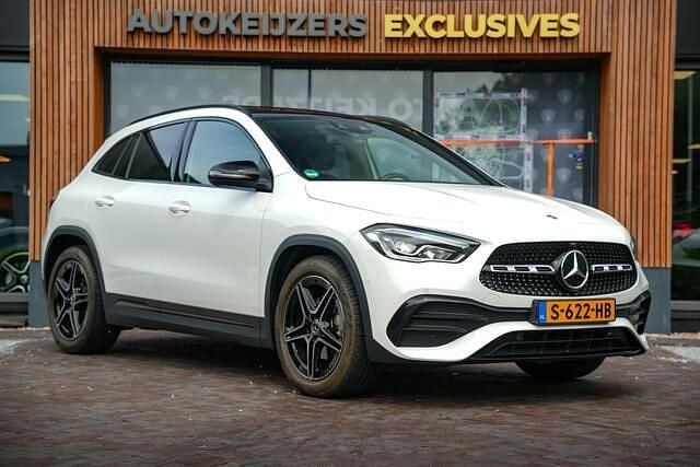 Wit Gebruikt 2022 Mercedes GLA200 AMG line SUV | € 39.900 (Eerlijke prijs) - Afbeelding 1/4