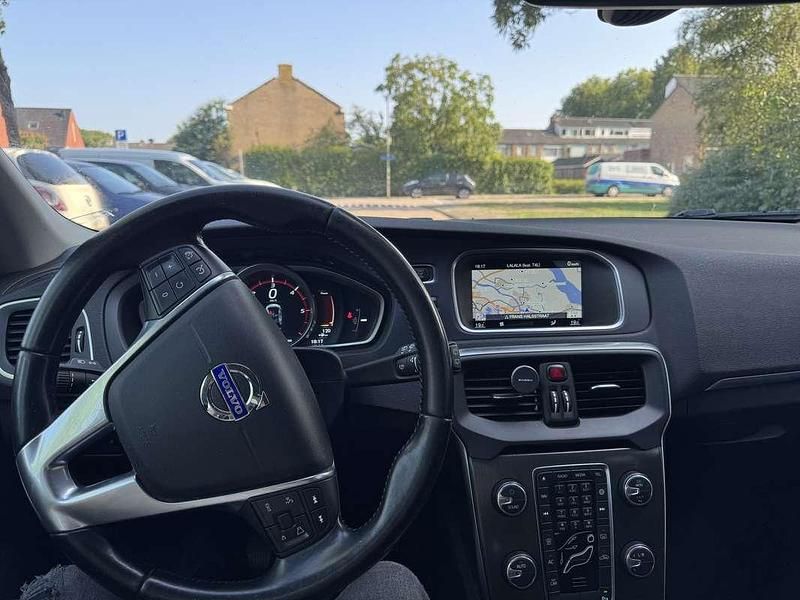 Zwart Occasion 2014 Volvo V40 R-Design Stationwagen | € 4.950 (Eerlijke prijs) - Afbeelding 1/4