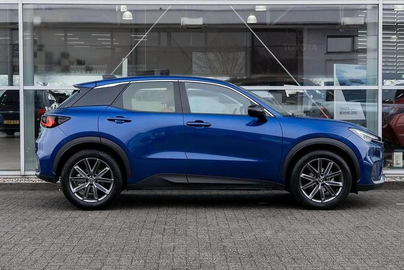 Occasion Lexus LBX 136 PK (100 kW) 2024 Blauw (metallic) SUV