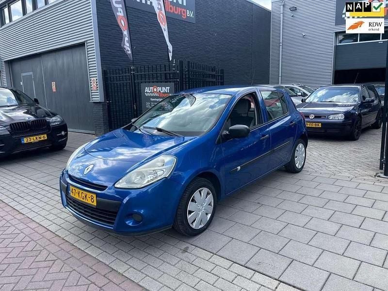 Blauw, metallic lak Gebruikt 2009 Renault Clio II Hatchback | € 2.999 (Eerlijke prijs) - Afbeelding 1/4