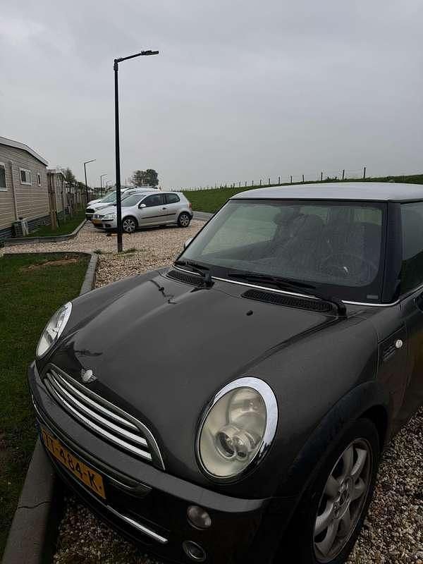 Grijs Gebruikt 2006 Mini Cooper Hatchback | € 2.000 - Afbeelding 1/4