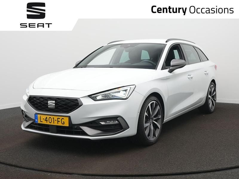 Wit Gebruikt 2021 Seat Leon FR Stationwagen | € 23.900 (Eerlijke prijs) - Afbeelding 1/4