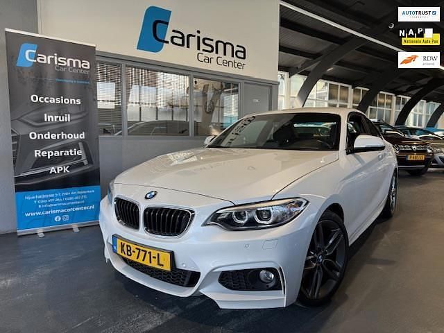 Wit Occasion 2015 BMW 220 M Sport Coupé | € 19.900 (Eerlijke prijs) - Afbeelding 1/4
