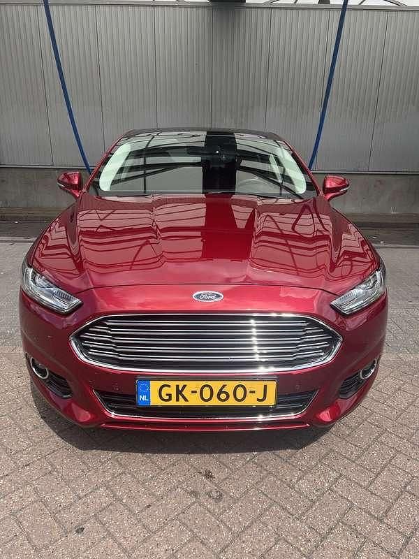 Rood Gebruikt 2015 Ford Mondeo Titanium Sedan | € 11.450 (Iets duurder) - Afbeelding 1/4