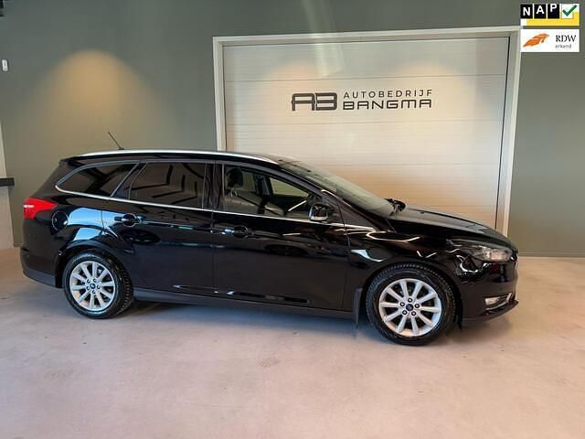 Zwart Gebruikt 2018 Ford Focus Titanium Stationwagen | € 9.950 (Iets duurder) - Afbeelding 1/4