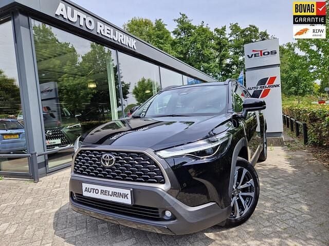Zwart Gebruikt 2024 Toyota Corolla Cross Comfort SUV | € 36.500 (Eerlijke prijs) - Afbeelding 1/4