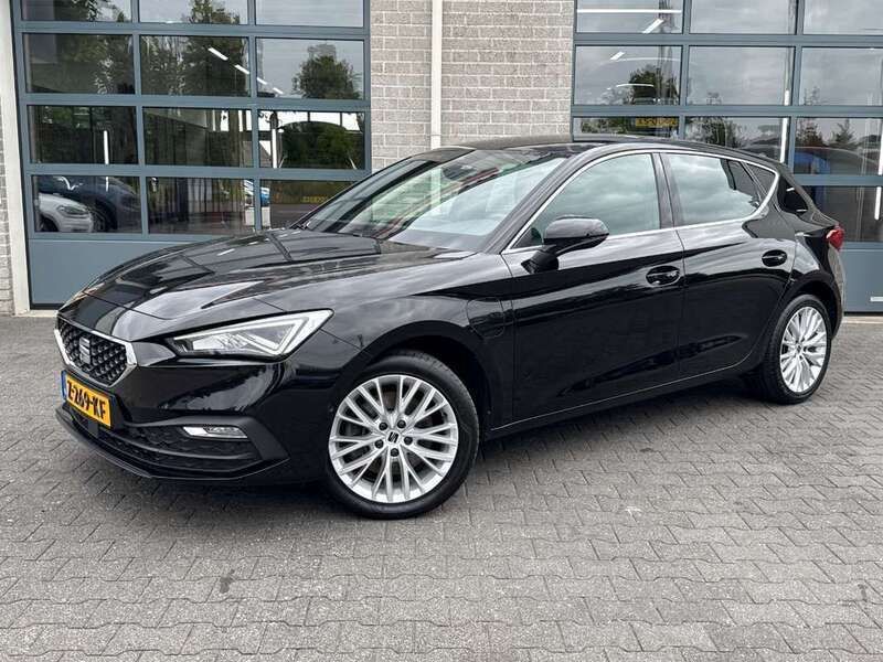 Zwart, metallic lak Gebruikt 2020 Seat Leon FR Hatchback | € 21.850 (Eerlijke prijs) - Afbeelding 1/4