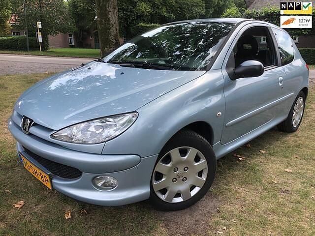 Grijs Gebruikt 2006 Peugeot 206 Hatchback | € 3.499 (Iets duurder) - Afbeelding 1/4