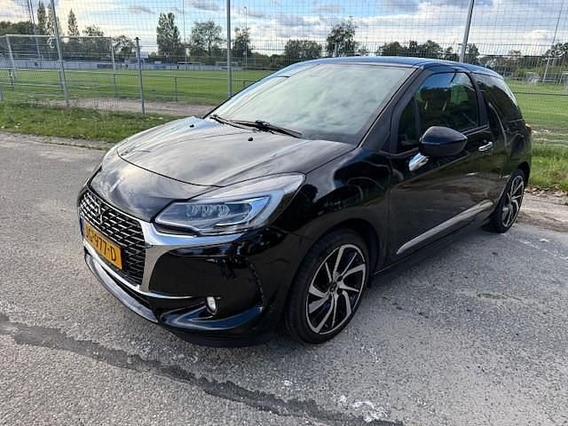 Zwart Gebruikt 2016 DS Automobiles DS3 So Chic Hatchback | € 8.495 (Eerlijke prijs) - Afbeelding 1/4
