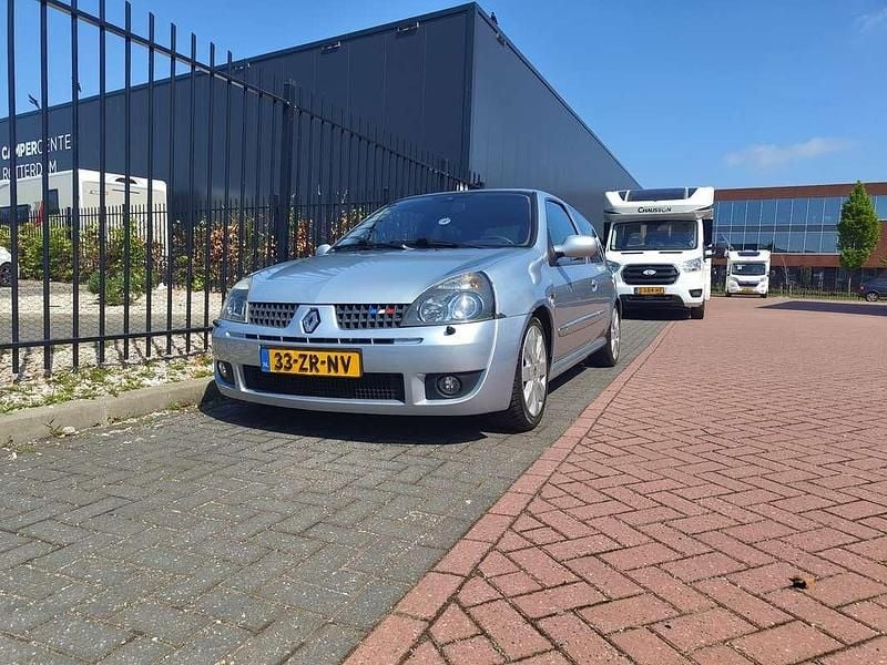 Grijs Gebruikt 2001 Renault Clio II Hatchback | € 5.500 (Eerlijke prijs) - Afbeelding 1/4