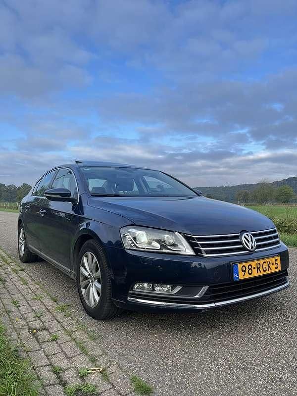 Blauw Gebruikt 2011 VW Passat Comfortline Sedan | € 5.900 (Super prijs) - Afbeelding 1/4