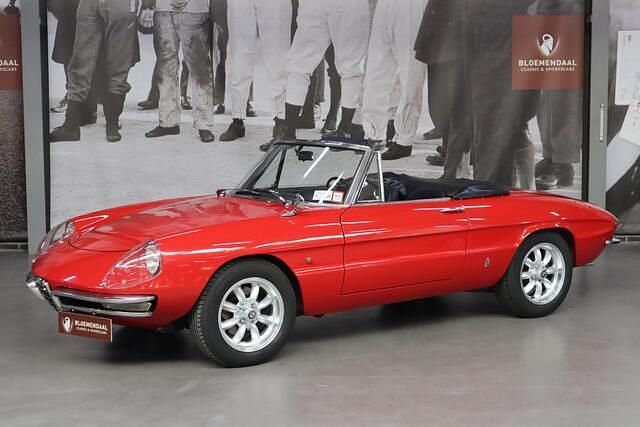Rood Gebruikt 1967 Alfa Romeo Spider Cabriolet | € 48.500 - Afbeelding 1/4