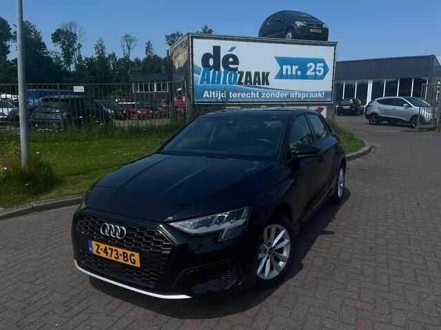 Zwart Gebruikt 2023 Audi A3 Sportback Proline Hatchback | € 26.949 (Goede deal) - Afbeelding 1/4