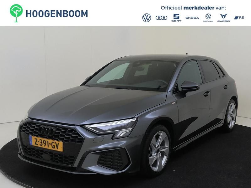 Grijs Gebruikt 2024 Audi A3 Sportback Hatchback | € 34.950 (Eerlijke prijs) - Afbeelding 1/4