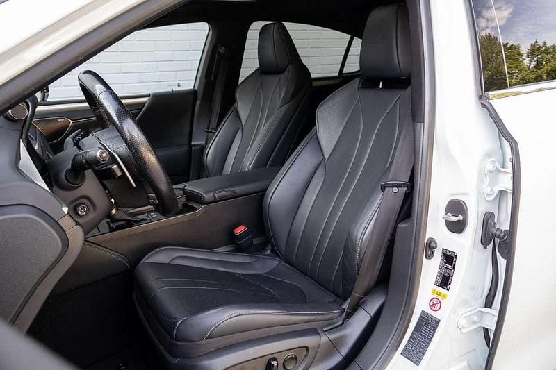 Occasion Lexus ES300 Business Edition 218 PK (160 kW) 2019 Wit Sedan