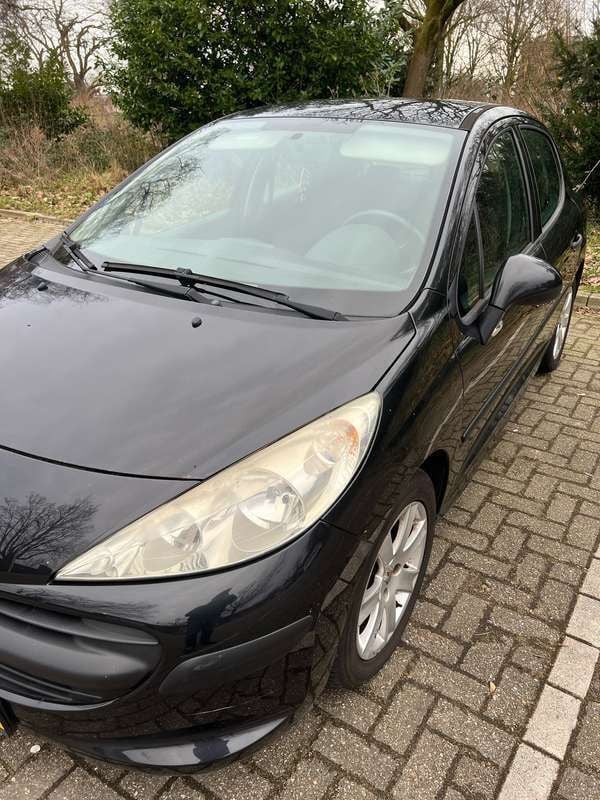 Zwart Gebruikt 2008 Peugeot 207 Sedan | € 1.799 (Eerlijke prijs) - Afbeelding 1/4