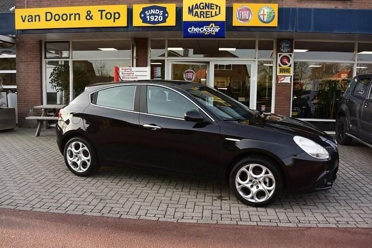 Occasion Alfa Romeo Giulietta Distinctive 120 PK (88 kW) 2011 Zwart Hatchback