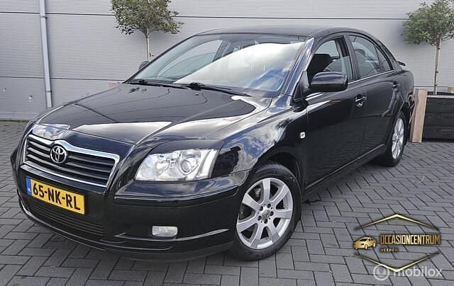 Zwart Gebruikt 2003 Toyota Avensis Luna Hatchback | € 3.495 (Eerlijke prijs) - Afbeelding 1/4