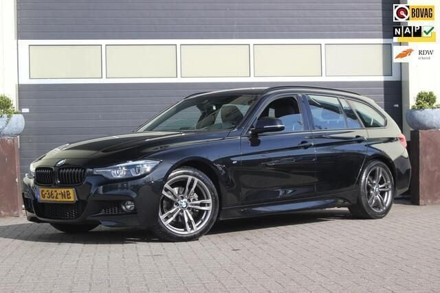 Zwart, metallic lak Gebruikt 2019 BMW 318 M Sport Stationwagen | € 21.900 (Eerlijke prijs) - Afbeelding 1/4