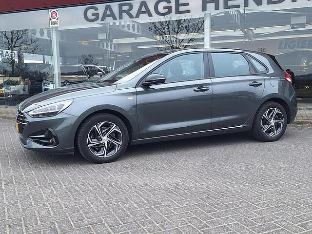 Occasion Hyundai i30 Comfort 120 PK (88 kW) 2022 Grijs Hatchback